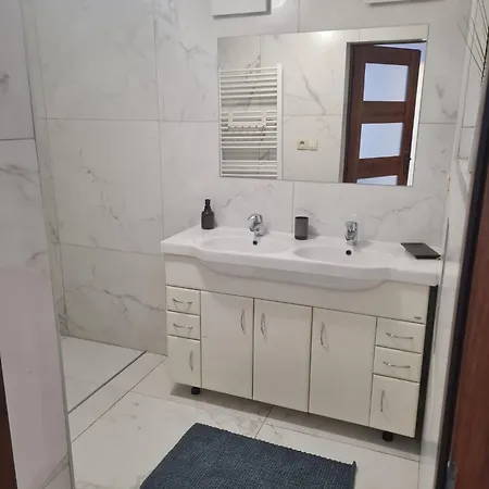 Dom Pri Rieke S Parkovanim * زيلينا